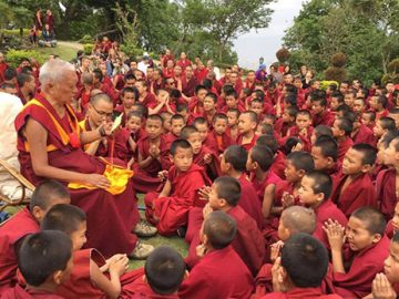 lama-zopa-rinpoche-kopan-earthquake-young-monks