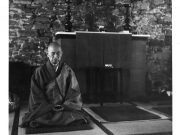 Shunryu-Suzuki-Doing-Meditation