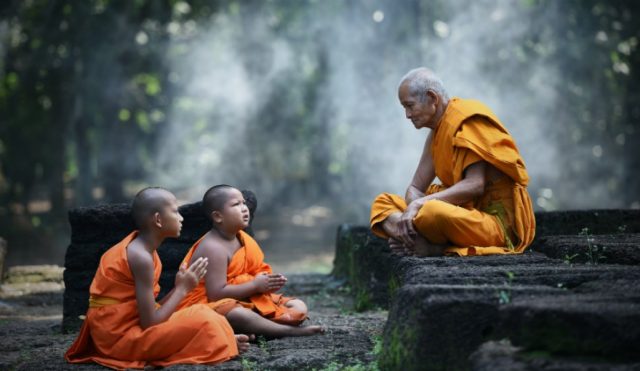 Monks-Dhamma-talk-640x371