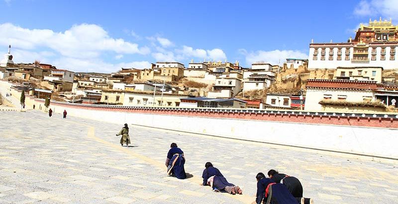 tibetan-buddhist-prostration-800x410